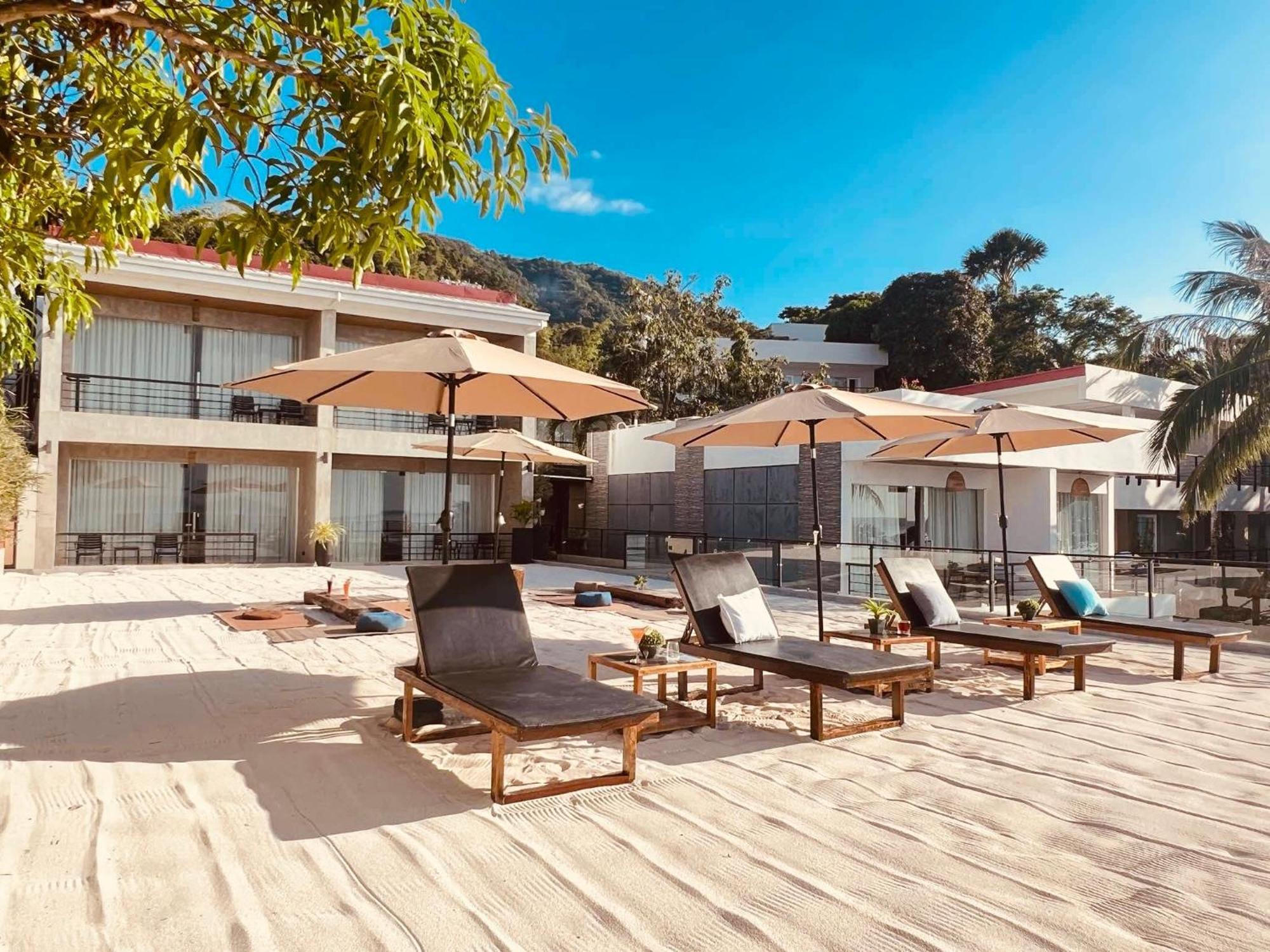 Casa Escondida Anilao Resort And Dive Center Mabini  Exterior photo